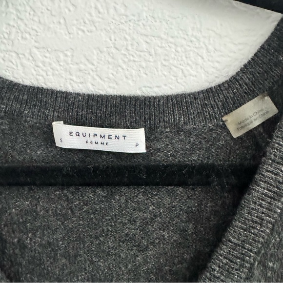 Equipment 100% Cashmere Gray Deep Crew Neck Sweater Relaxed Fit. Size S - Picture 5 of 16